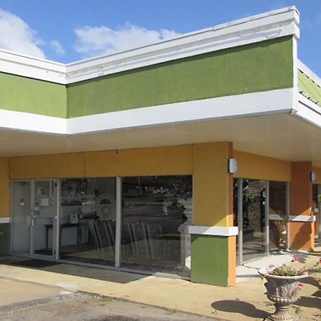 Milan Inn & Suites Exterior foto
