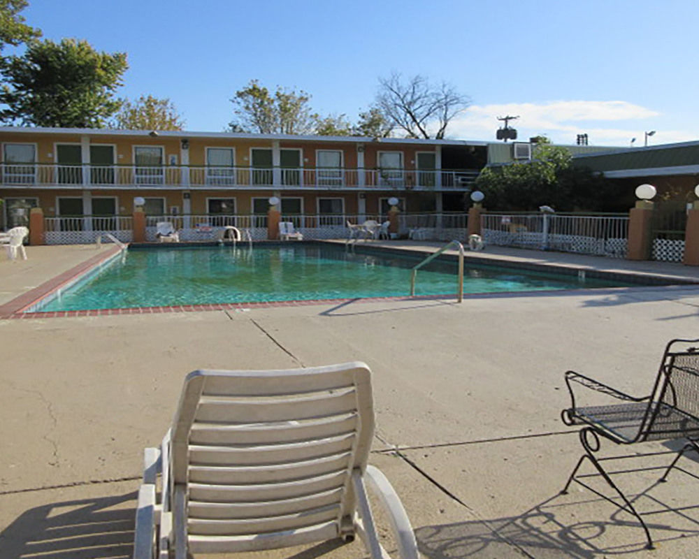 Milan Inn & Suites Exterior foto