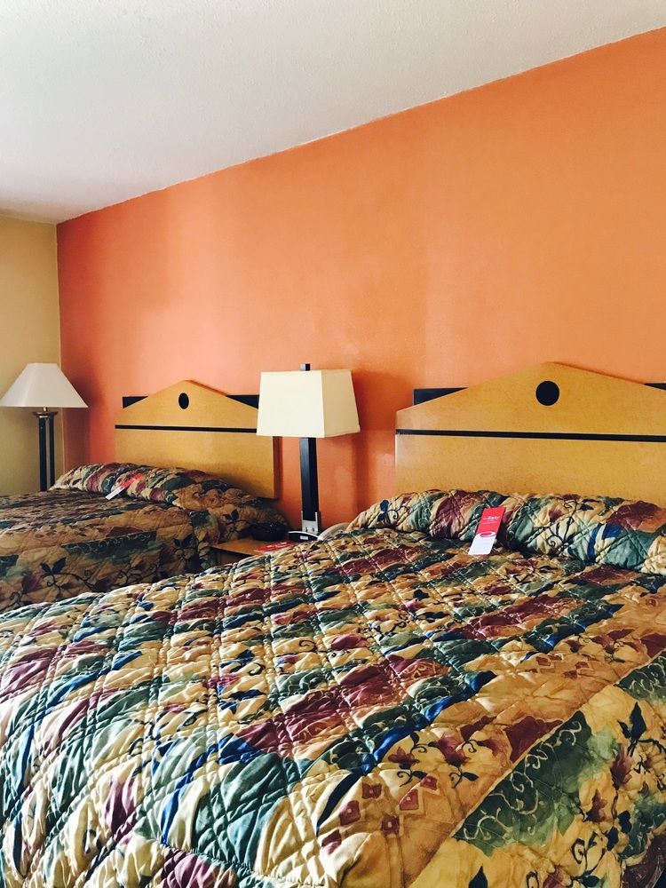 Milan Inn & Suites Exterior foto